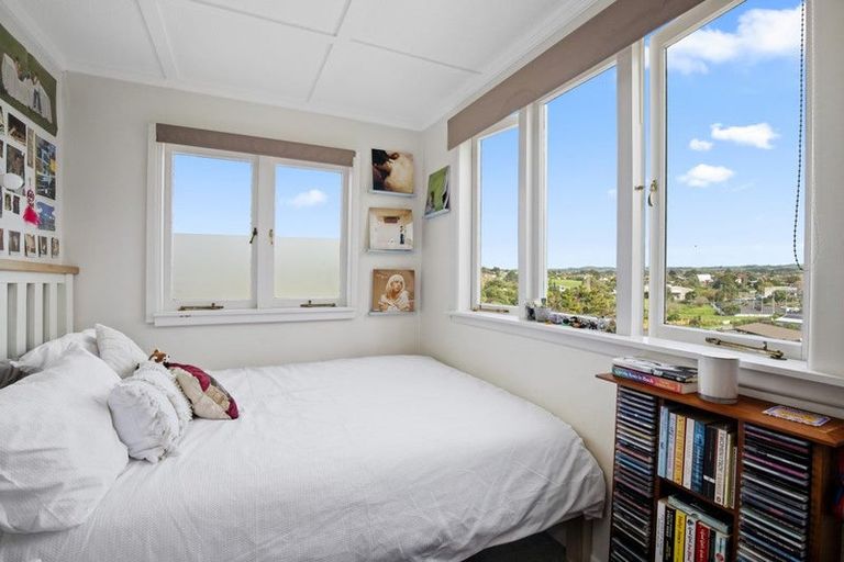 Photo of property in 11 Trosk Place, Waiuku, 2123