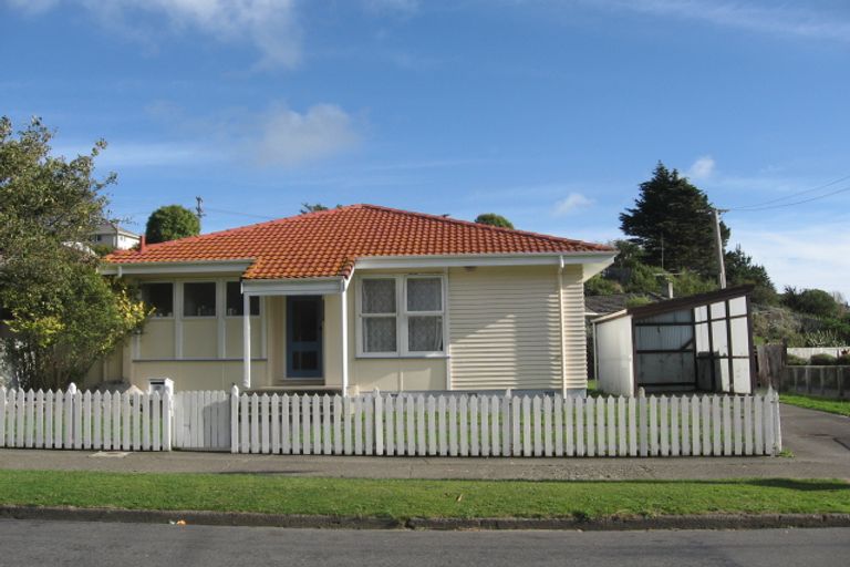 Photo of property in 30- 32 Hampshire Street, Cannons Creek, Porirua, 5024