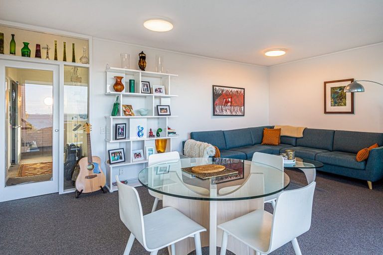 Photo of property in Seaview Apartments, 8/64 Milford Road, Milford, Auckland, 0620