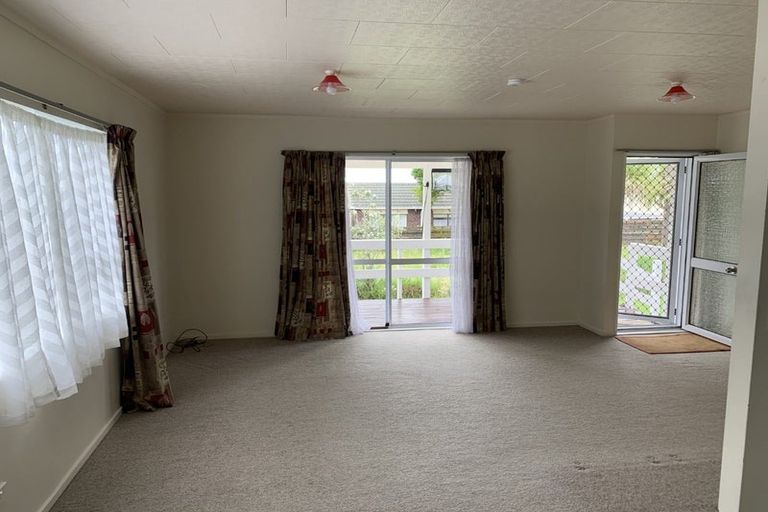 Photo of property in 2/82 Roberts Road, Te Atatu South, Auckland, 0610