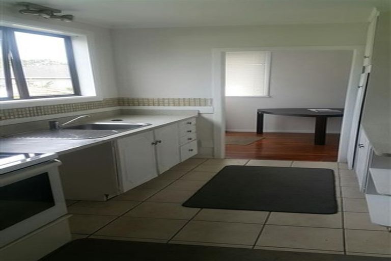 Photo of property in 26 Kingdale Road, Henderson, Auckland, 0610