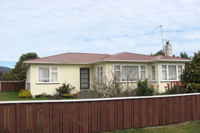 Photo of property in 1 Hunt Street, Wainuiomata, Lower Hutt, 5014