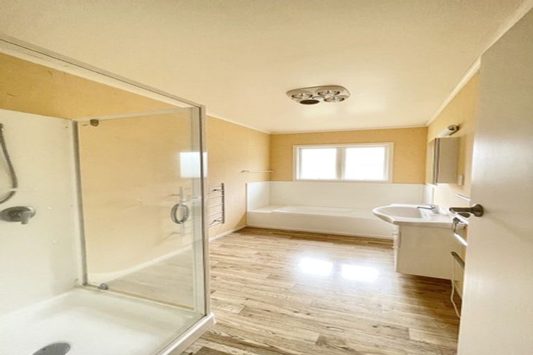 Photo of property in 13 Edwards Avenue, Henderson, Auckland, 0610