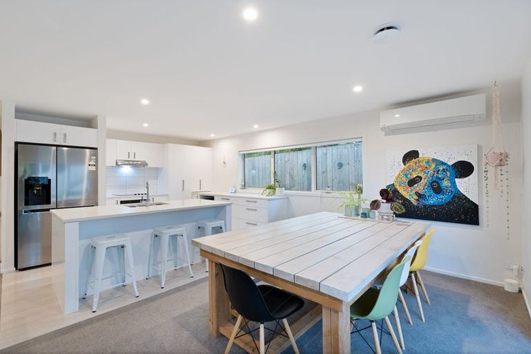 Photo of property in 17 Rauta Way, Helensville, 0800