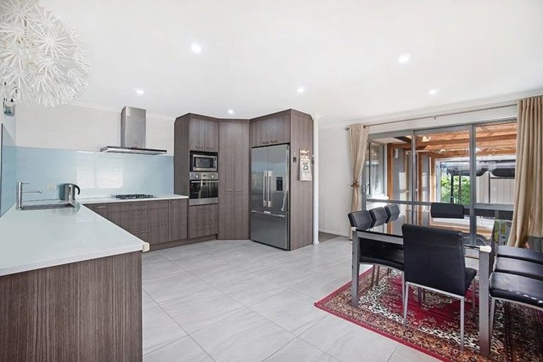 Photo of property in 72 Arion Road, Takanini, 2112
