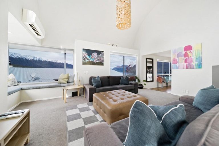 Photo of property in 2 Peregrine Place, Queenstown, 9300