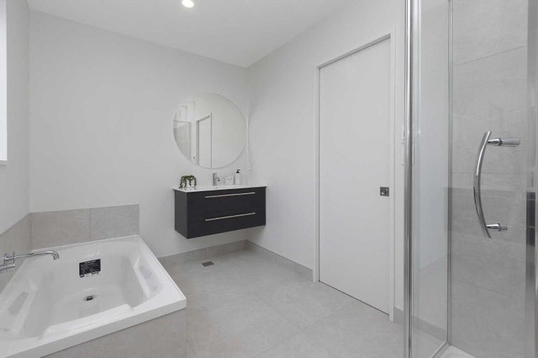 Photo of property in 1/117 Hills Road, Edgeware, Christchurch, 8013