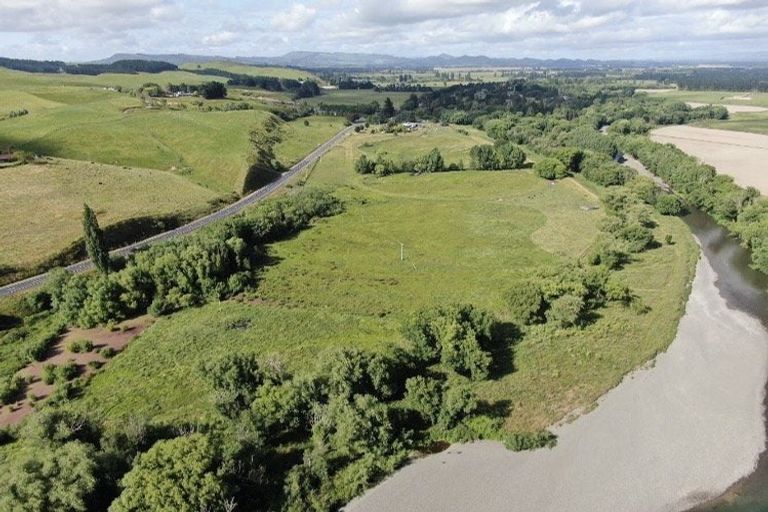 Photo of property in 2966 State Highway 2, Waipukurau, 4281