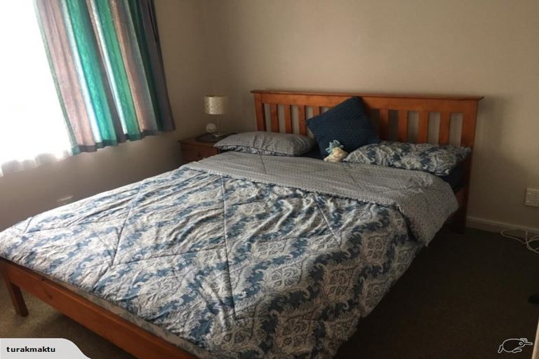 Photo of property in 5 Quigley Street, Newlands, Wellington, 6037