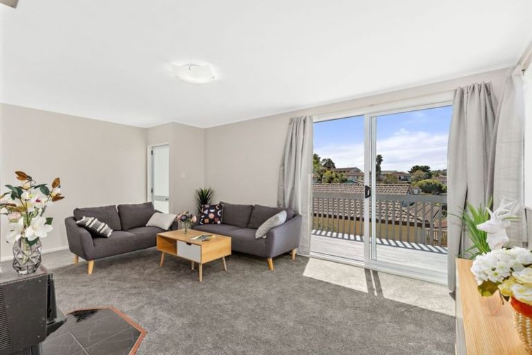 Photo of property in 24 Halloran Place, Massey, Auckland, 0614