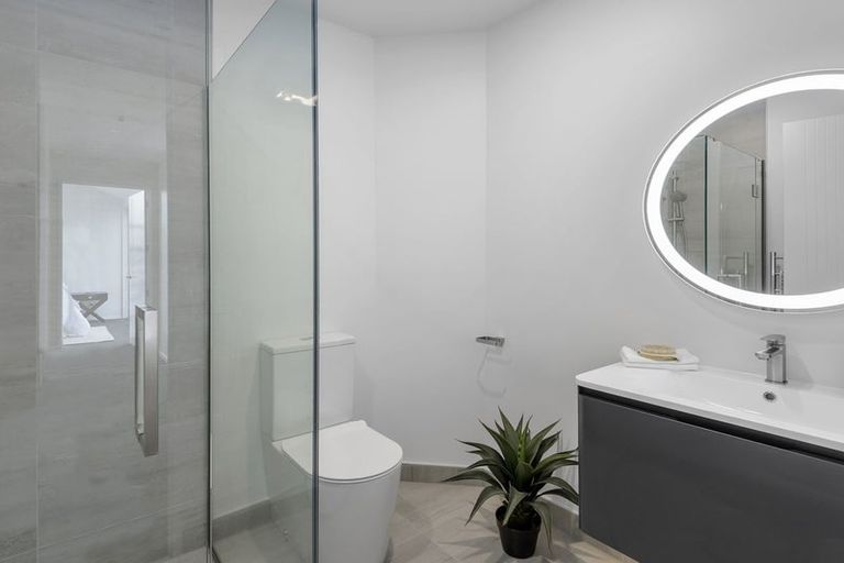 Photo of property in 2/1 Hebe Lane, Northwood, 8051