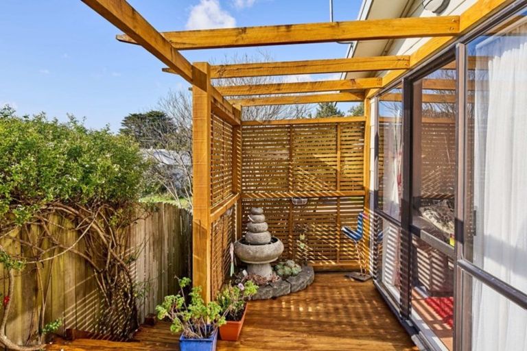 Photo of property in 75 Omapere Street, Whitby, Porirua, 5024