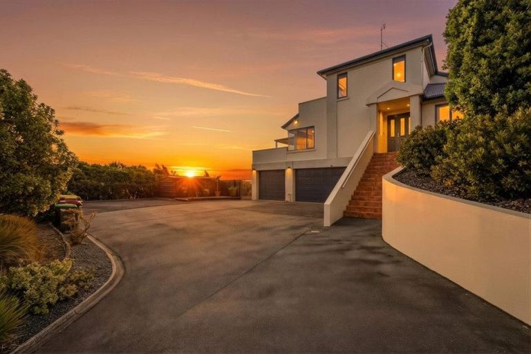 Photo of property in 31 Highcrest Heights, Westmorland, Christchurch, 8025