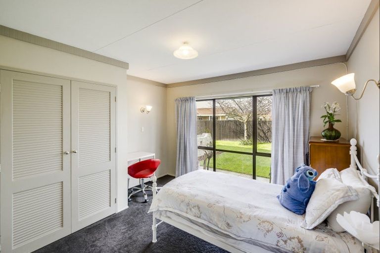 Photo of property in 14 Bassett Place, Taradale, Napier, 4112