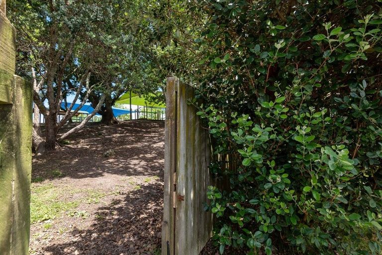 Photo of property in 94 Saddleback Rise, Murrays Bay, Auckland, 0630