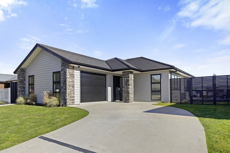 Photo of property in 53 Buddle Road, Wallaceville, Upper Hutt, 5018