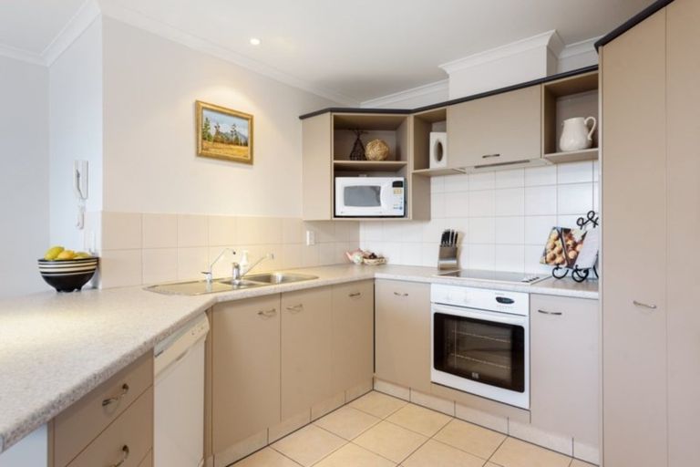Photo of property in 8/19 Victoria Road, Mount Maunganui, 3116