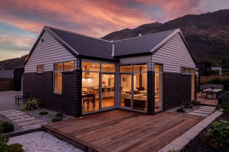 Photo of property in 12 Morepork Way, Arthurs Point, Queenstown, 9371