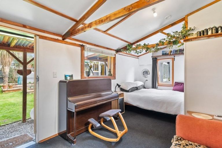 Photo of property in 216 Geraldine Street, Edgeware, Christchurch, 8013