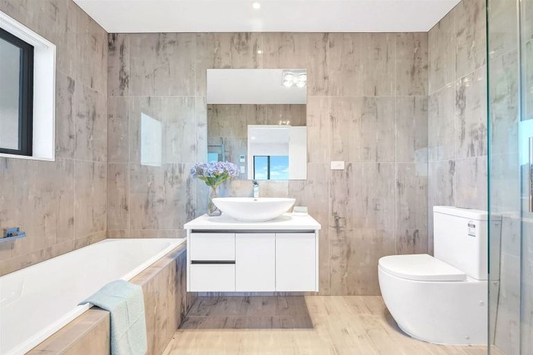 Photo of property in 6 Hinoki Way, Flat Bush, Auckland, 2019