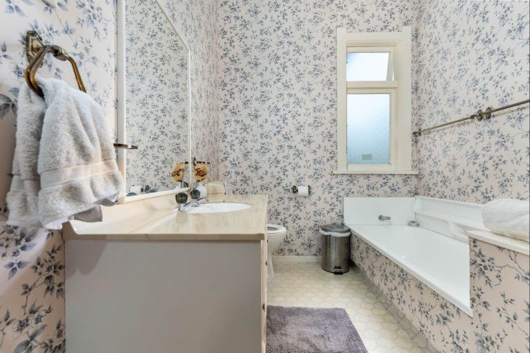 Photo of property in 6 Ross Street, Marton, 4710