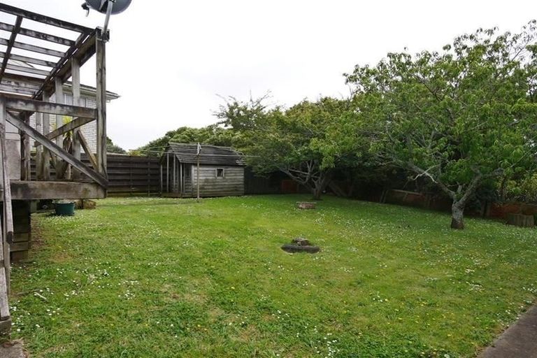 Photo of property in 96 Crawford Avenue, Mangere Bridge, Auckland, 2022