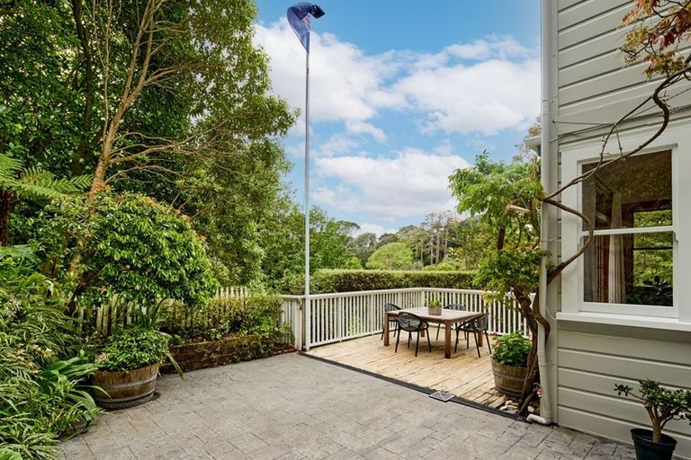 Photo of property in 122 Glenmore Street, Northland, Wellington, 6012