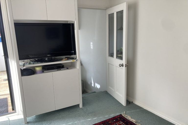 Photo of property in 22 King Edward Parade, Devonport, Auckland, 0624