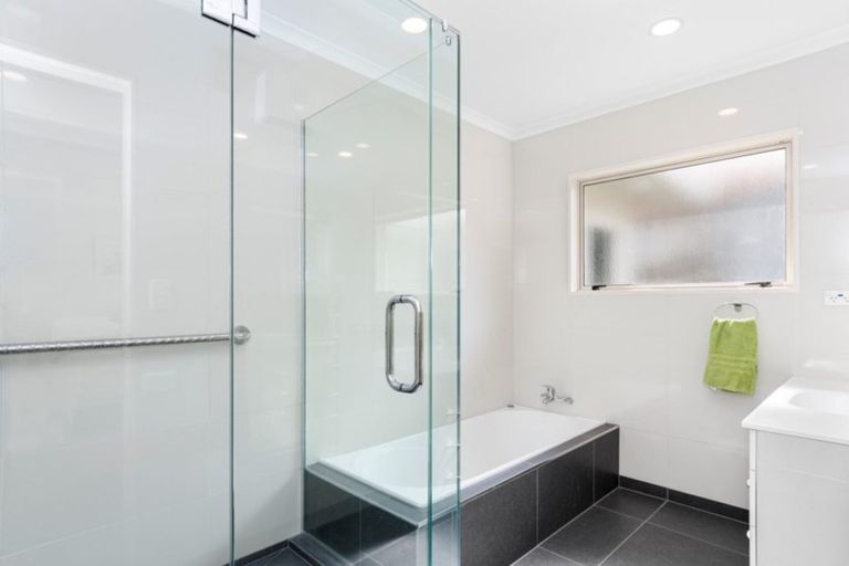 Photo of property in 16 Meadowviews Drive, Welcome Bay, Tauranga, 3112