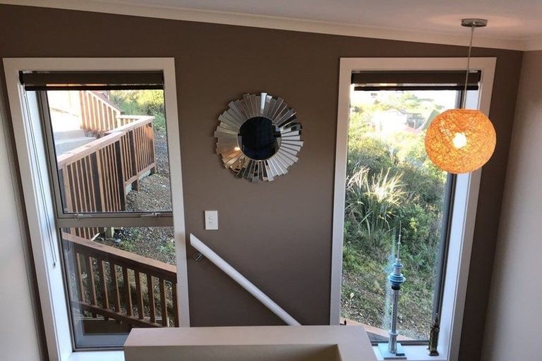 Photo of property in 6b Sunhaven Drive, Newlands, Wellington, 6037