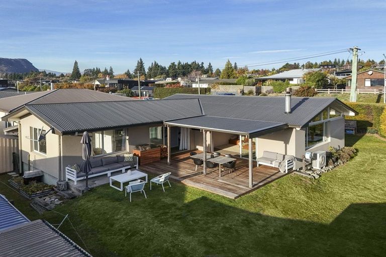 Photo of property in 165 Warren Street, Wanaka, 9305
