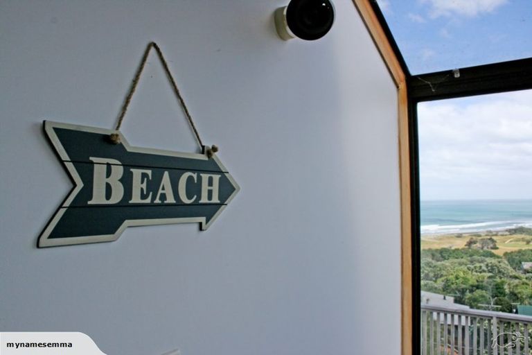 Photo of property in 91 Domain Crescent, Muriwai, Waimauku, 0881