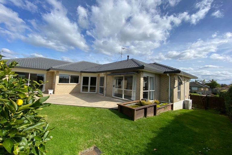 Photo of property in 8 Moycullien Lane, East Tamaki Heights, Auckland, 2016