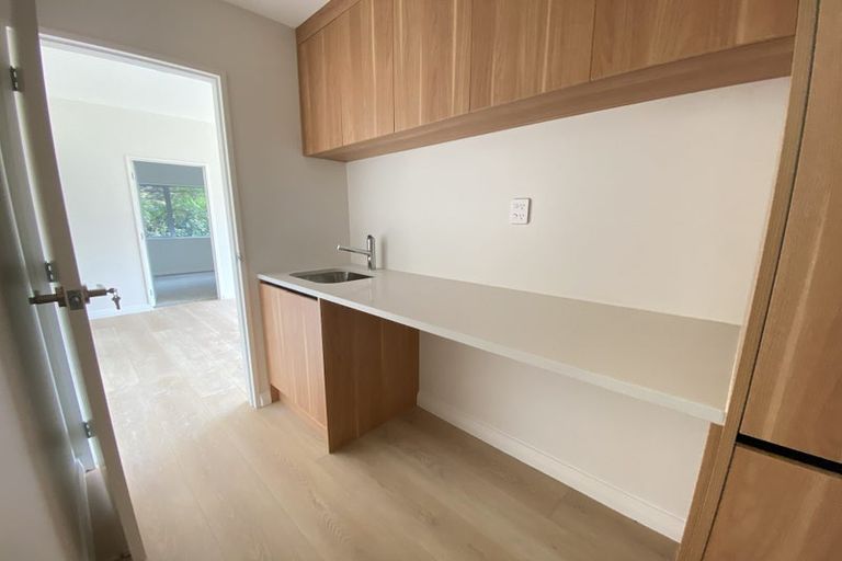 Photo of property in 22 Lorikeet Place, Unsworth Heights, Auckland, 0632