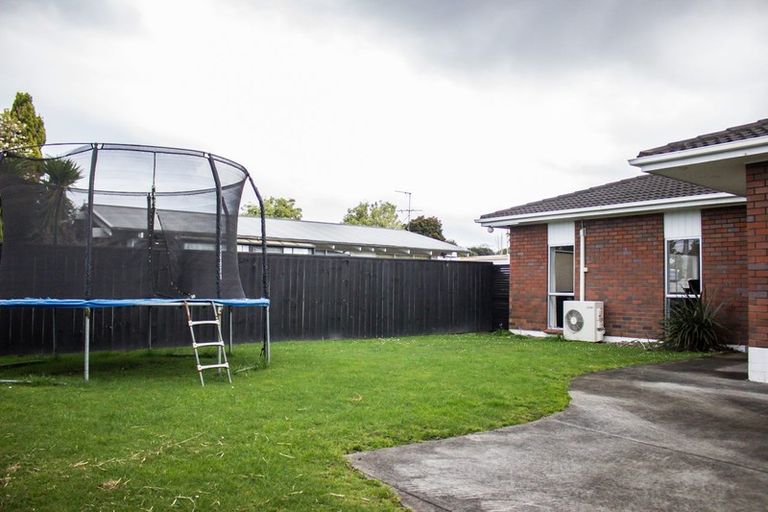 Photo of property in 15 Taikata Road, Te Atatu Peninsula, Auckland, 0610