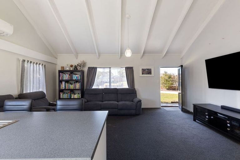 Photo of property in 1 Lydia Place, Kelvin Grove, Palmerston North, 4414
