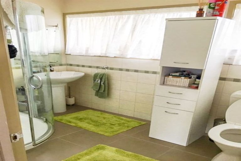 Photo of property in 1/36 Pukeroa Place, Papakura, 2110