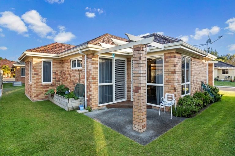 Photo of property in 34 Sovereign Isle Lane, Rototuna, Hamilton, 3210