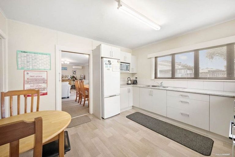Photo of property in 61 Taikata Road, Te Atatu Peninsula, Auckland, 0610