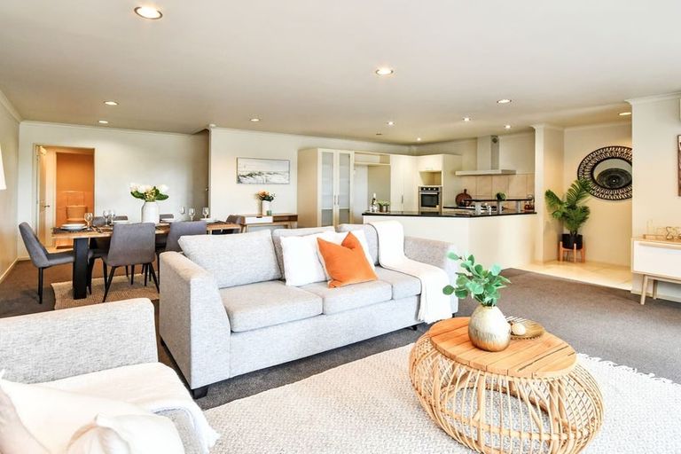 Photo of property in 61 The Track, Takanini, 2112