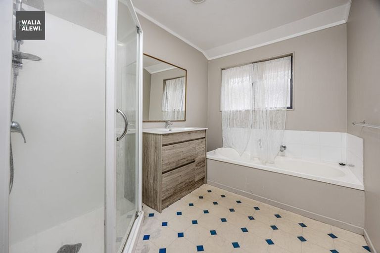 Photo of property in 34 Liddesdale Place, Papakura, 2110