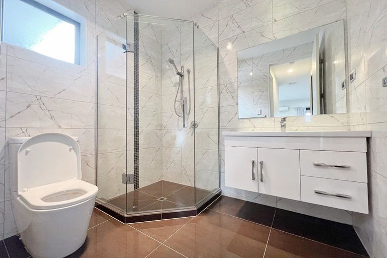 Photo of property in 115e Sturges Road, Henderson, Auckland, 0612