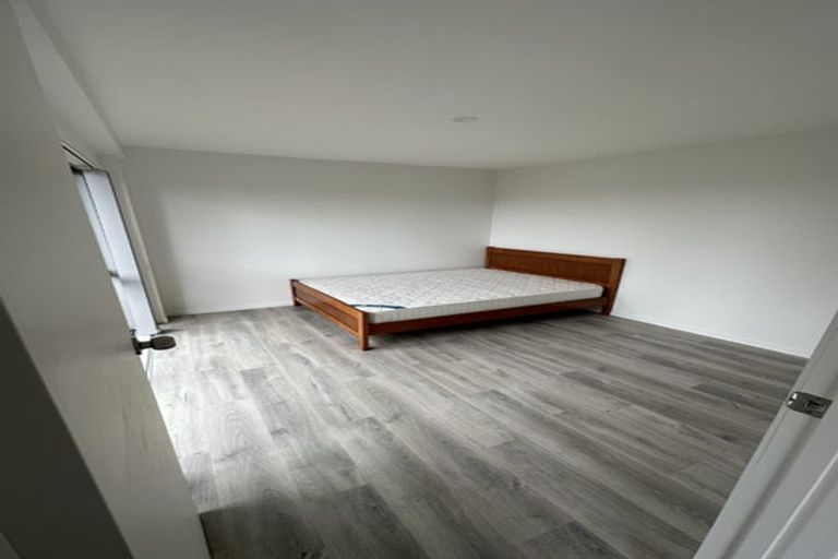 Photo of property in 322 Glenfield Road, Glenfield, Auckland, 0629