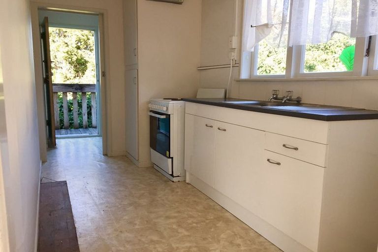 Photo of property in 21a Page Point, Mellons Bay, Auckland, 2014