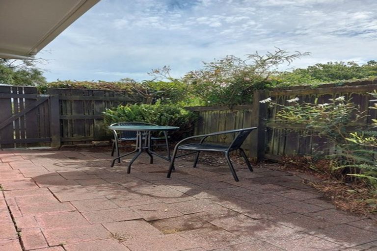 Photo of property in 18 Rewarewa Crescent, Waikanae, 5036