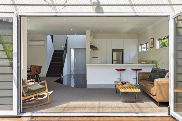 Photo of property in 7a Justin Place, Te Atatu Peninsula, Auckland, 0610