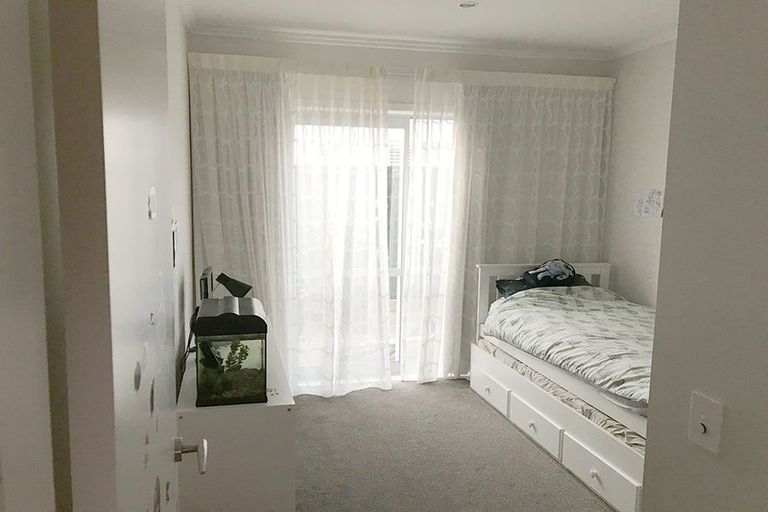 Photo of property in 33 Kanuka Road, Hobsonville, Auckland, 0616