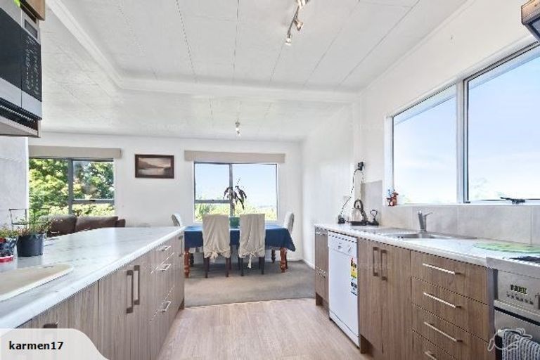 Photo of property in 11 Landsdale Place, Massey, Auckland, 0614