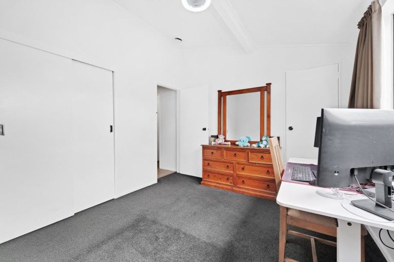 Photo of property in 2/264 Grounsell Crescent, Belmont, Lower Hutt, 5010