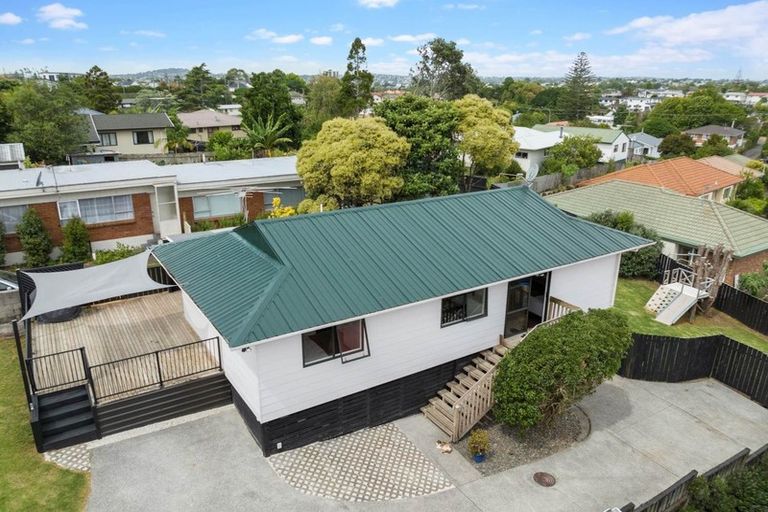 Photo of property in 21a Tahi Terrace, Glen Eden, Auckland, 0602